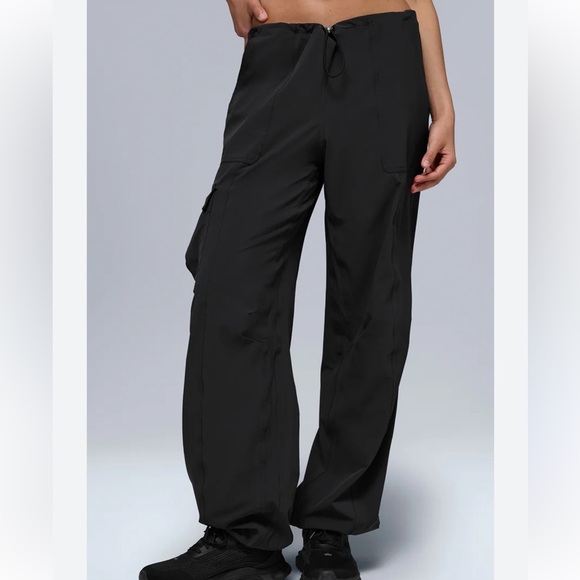 ALO Yoga Pants - Alo Yoga Megastar Cargo Pants Women’s size L Black